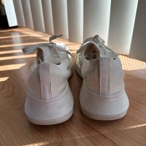 H&M Cream Knit Sneakers Size 7